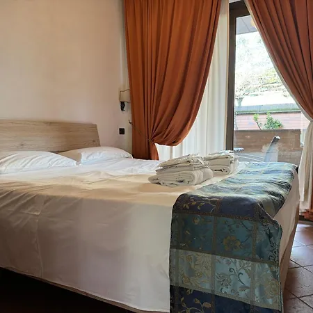 Euro House Airport Hotel 4*