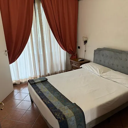 Euro House Airport Hotel 4*