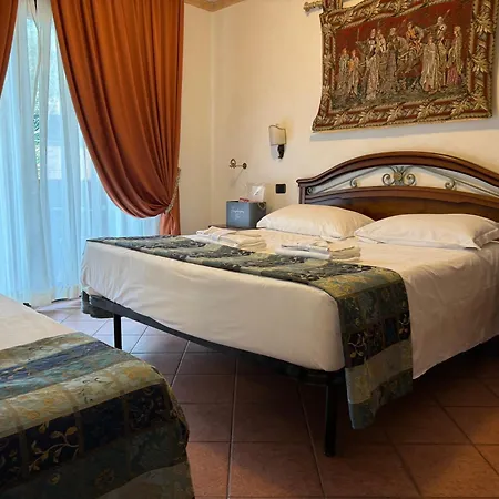 Отель Euro House Airport 4*