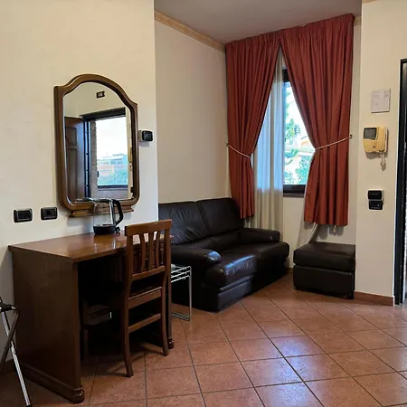 Hotel Euro House Airport 4*