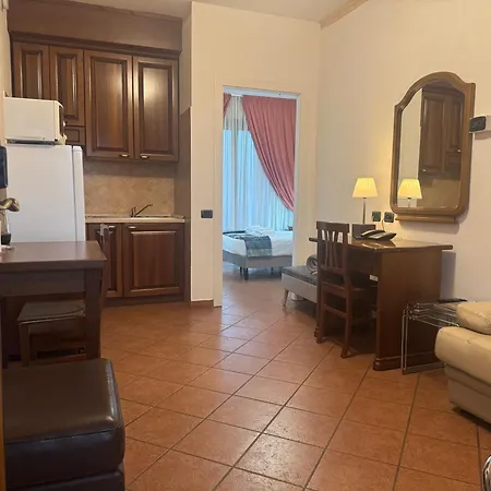 Hotel Euro House Airport 4*