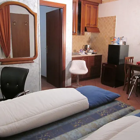 Отель Euro House Airport Фьюмичино