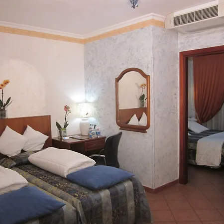 Euro House Airport Отель 4*