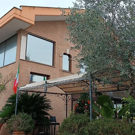 Отель Euro House Airport 4*