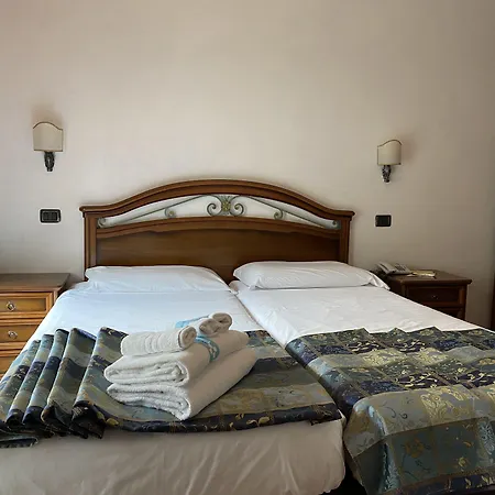 Euro House Airport Отель 4*