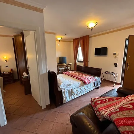 Euro House Airport Отель
