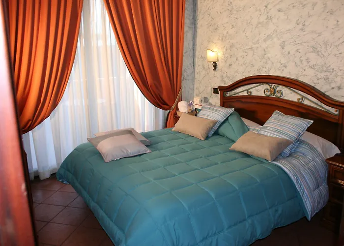 Отель Euro House Airport 4*