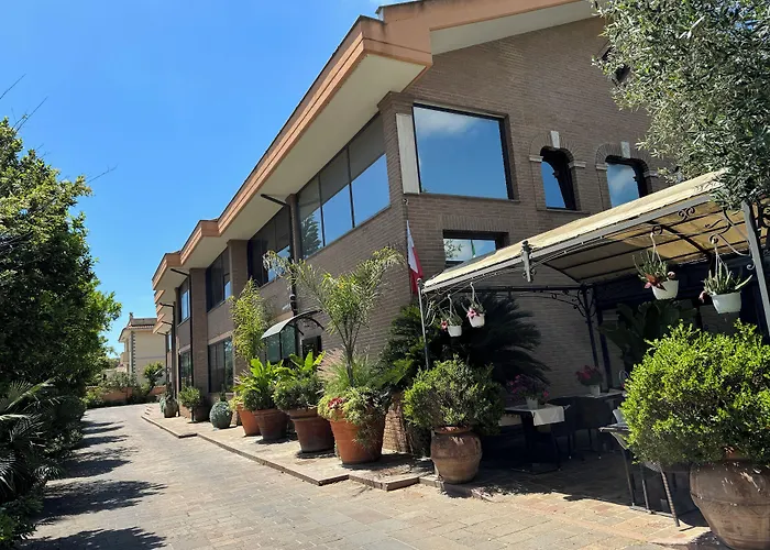 Euro House Airport Отель