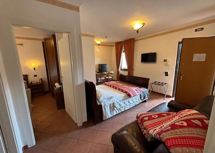 Euro House Airport Отель